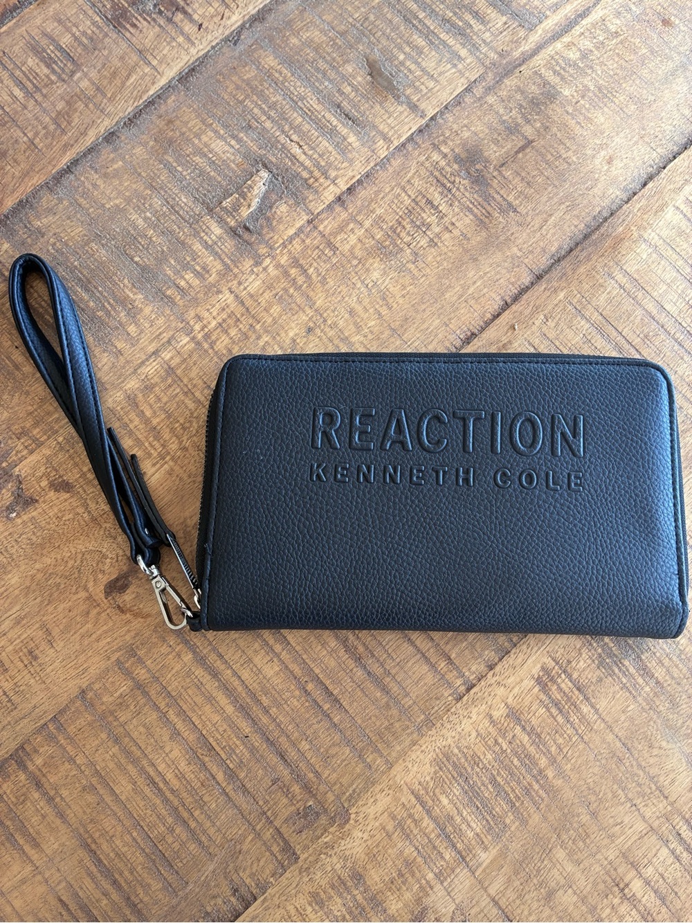 Kenneth Cole Reaction Black Zip Around Wallet Wristlet Organizer